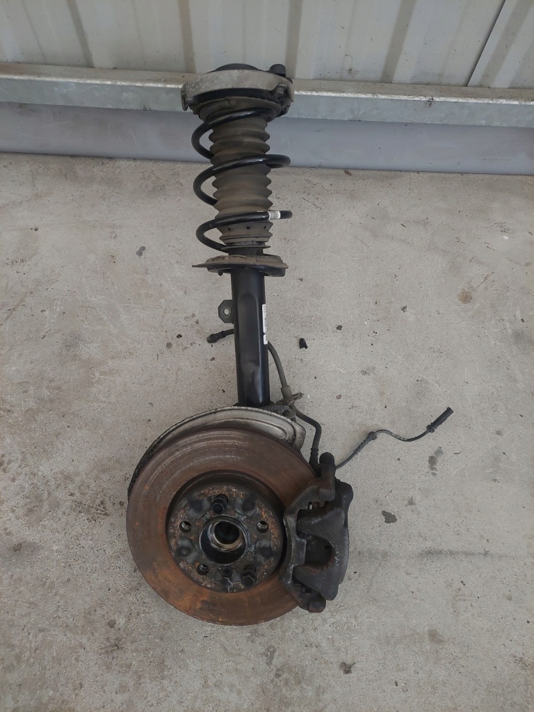 фото №1, Bmw 2 f45 f46 1.5b mcperson правий поворотний кулак