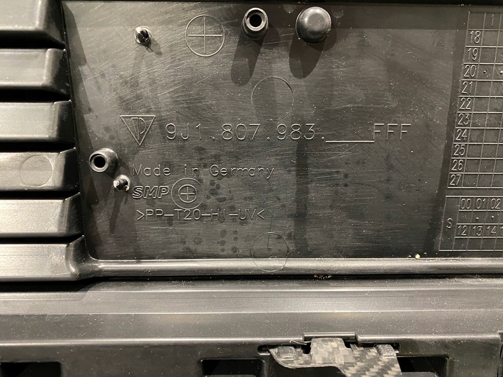 фото №9, Porsche taycan дифузор спойлер карбон 9j1807521a