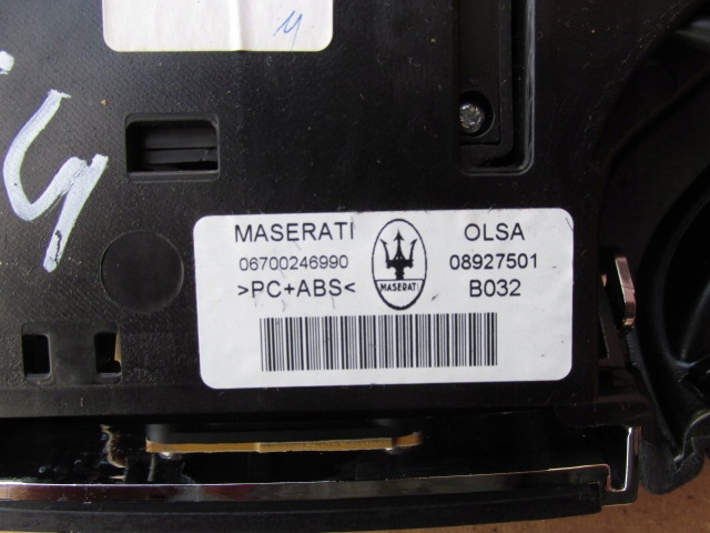 Maserati quattroporte vi 15r лампа обшивки стелі керування 06700246990 в Україні