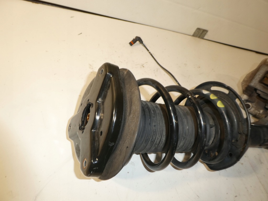 Амортизационная стойка поворотный кулак амортизатор mercedes w207 a2073204638 Цена