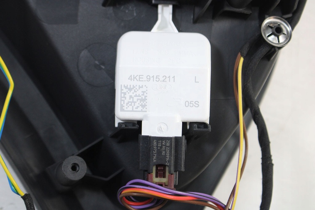 фото №9, Audi e-tron крышка разъём разъём зарядки 4ke810001 4ke810393 4ke810774