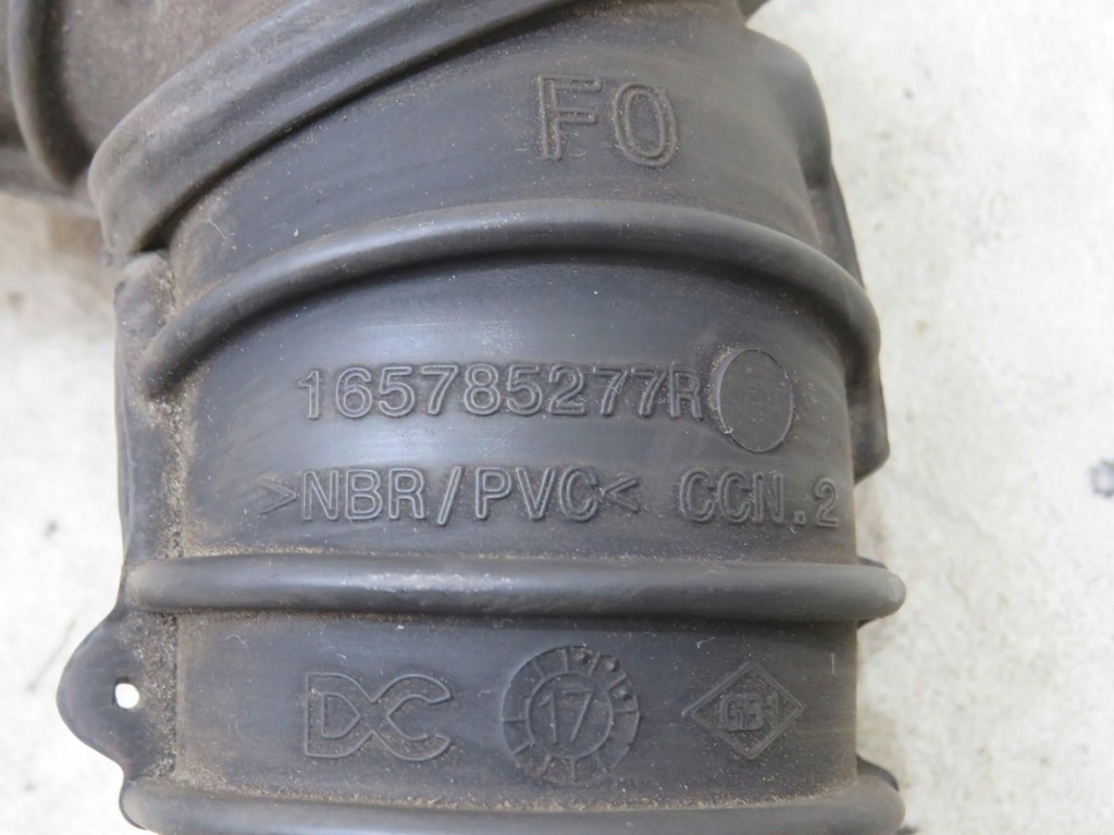 Труба повітрозабірник twingo iii 0.9 tce 165785277r Доставка