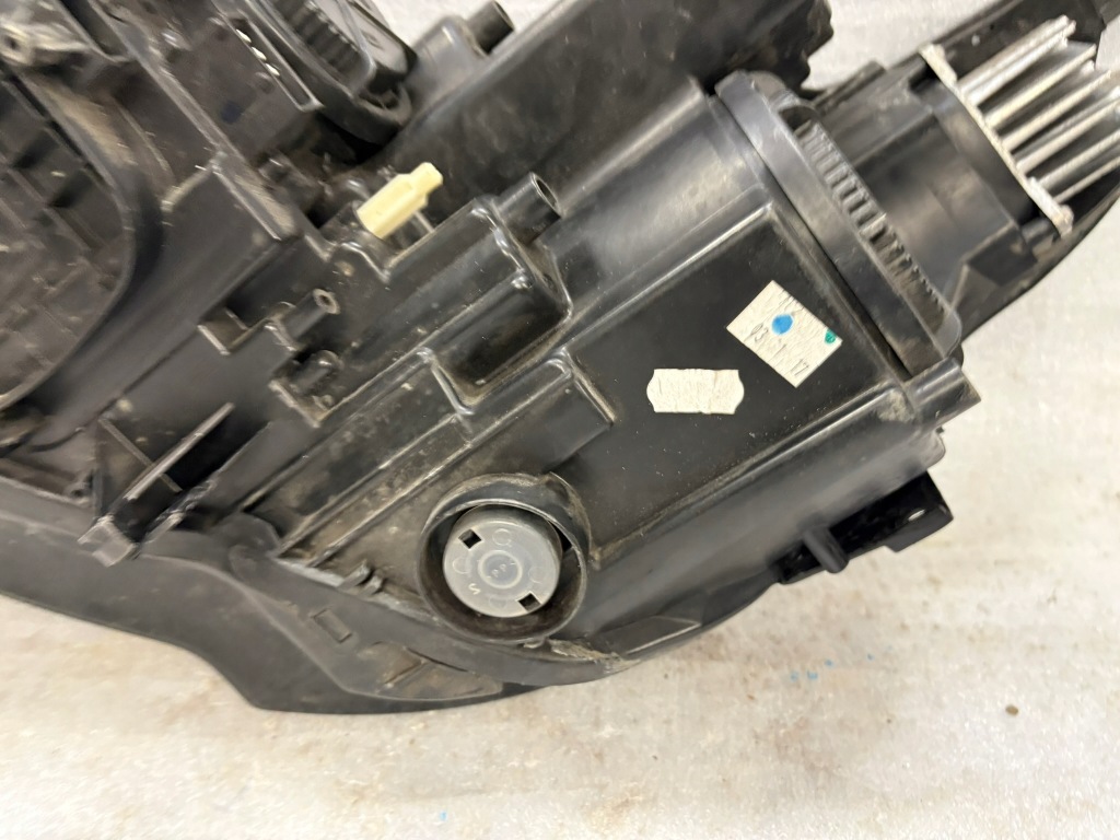 Лампа правий перед opel crossland x led Зі Шроту