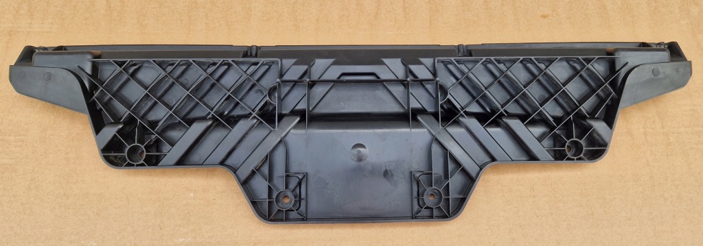 Купити Напрямна бампера задня audi q7 4m0807329 оригінал ideał