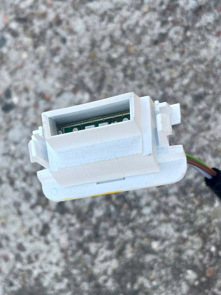 фото №9, Peugeot 508 ii gt 2018- зарядное устройство индукционная электропроводка туннель накладка