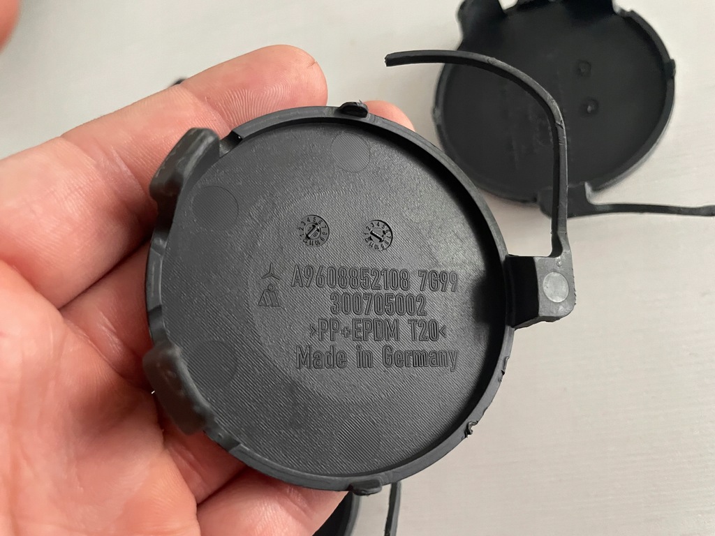 фото №10, Mercedes benz actros mp4 2011- заглушка фаркоп перед оригинал