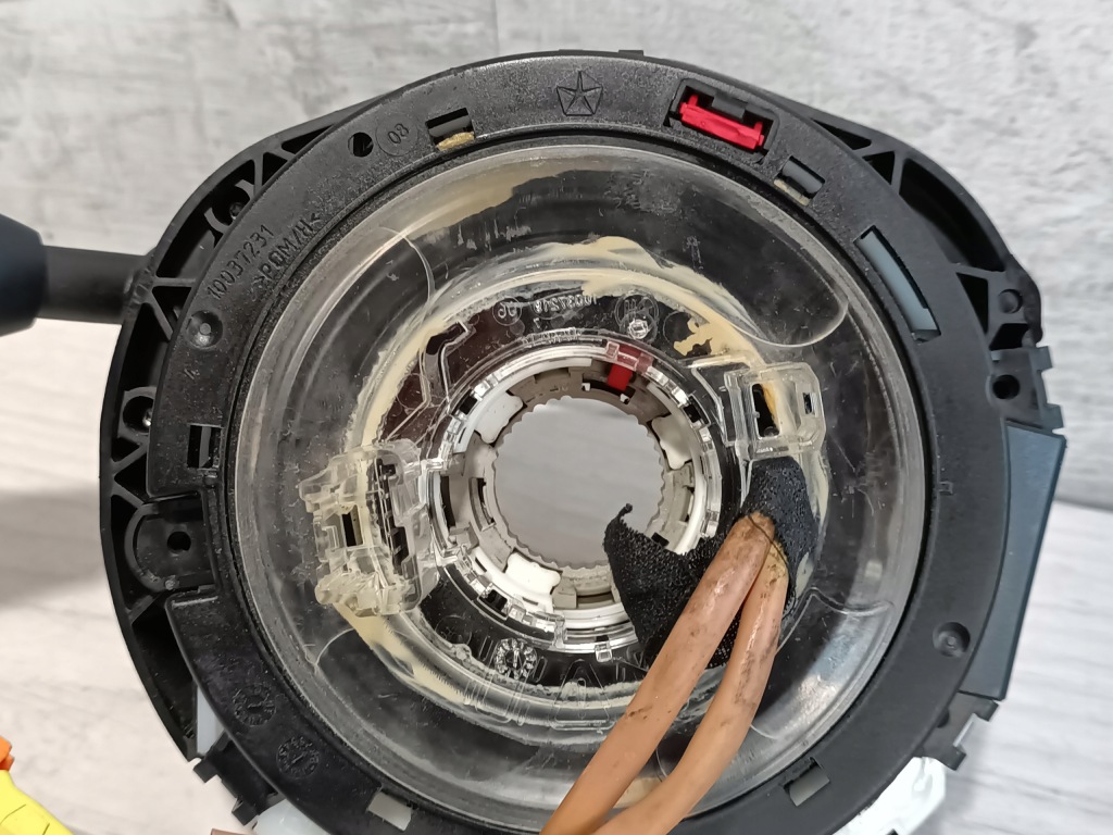 Dodge durango 2014-2018 лента под руль датчик kąta поворота комплект Недорого