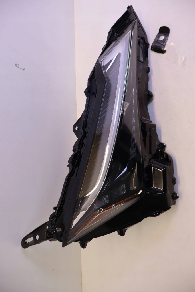 Фара правый  фара правый full led lexus ux 18- 81145-76700 в Украине