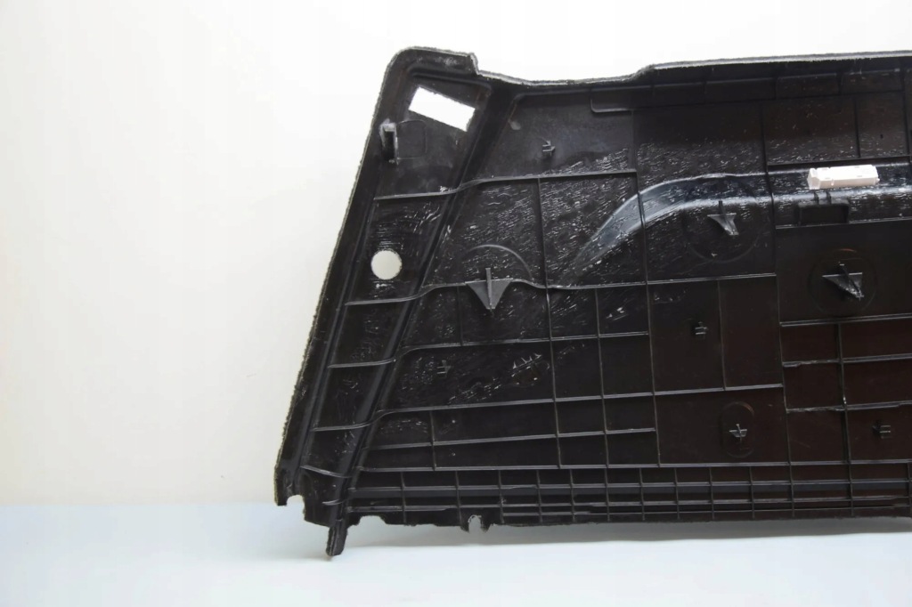 Купить Левая обивка багажника bmw 7438195 3.0l hybrid 210kw 2025