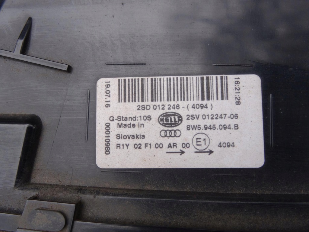 Audi a4 b9 8w5 седан sline 15-19 фара фари led задні комплект правий ліва oem Недорого