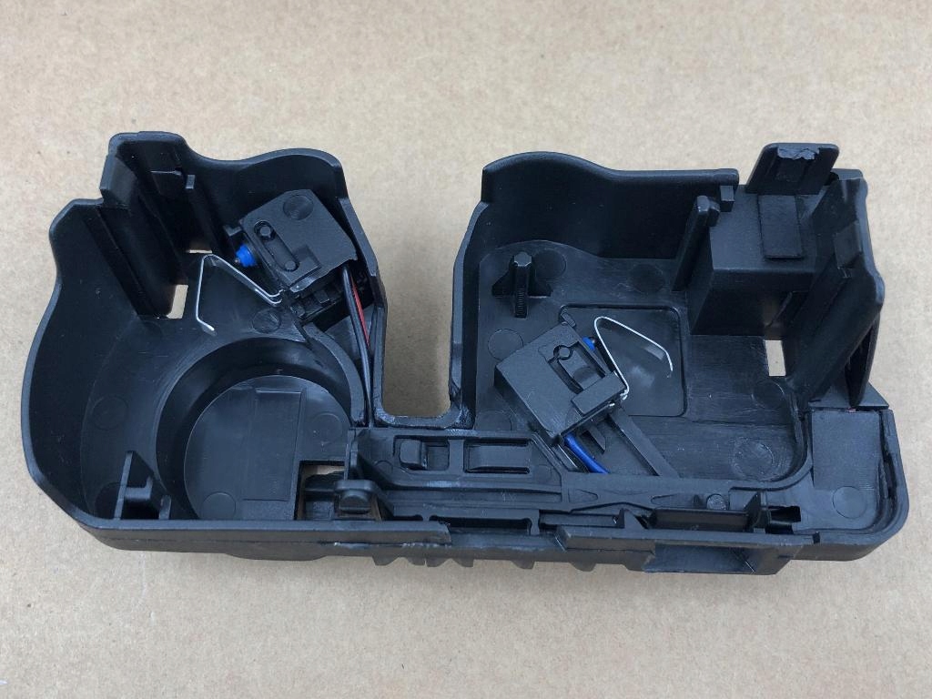 Вимикач засувка блокування капот двигуна merc w117 w156 w176 w242 a2468700558 Доставка