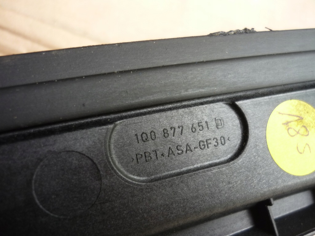 фото №15, Вітровик вітрозахисний екран захист vw eos 1q0877651d справна