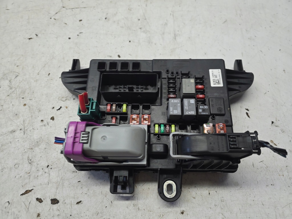 Купить Opel insignia a lift коробка предохранителей задняя 13485565 at