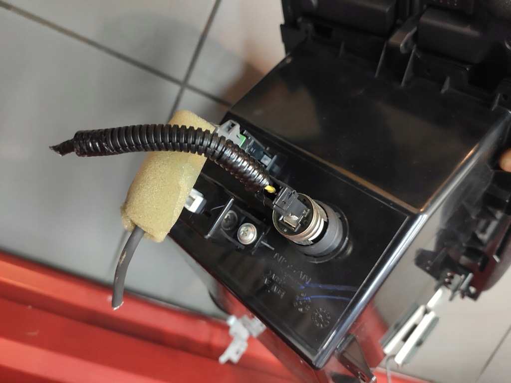 фото №12, Infiniti fx30d 3.0d fx35 qx70 подлокотник бардачок туннель кожа хороший