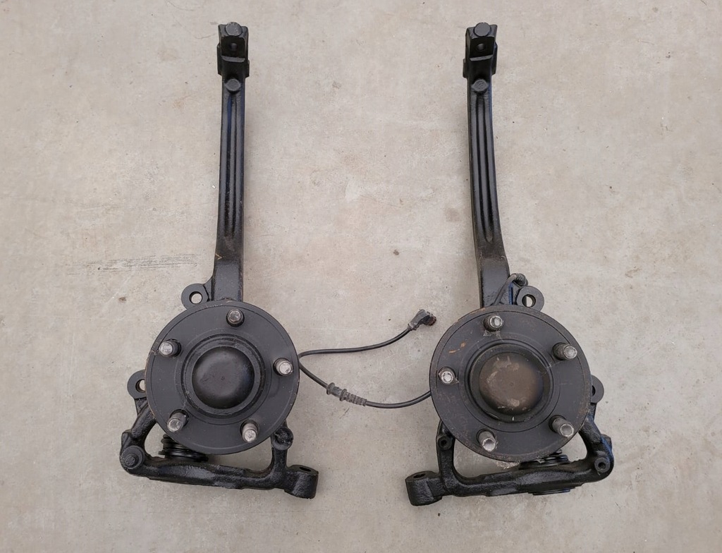 фото №1, 2009+ challenger поворотный кулак передняя рычаг ступица