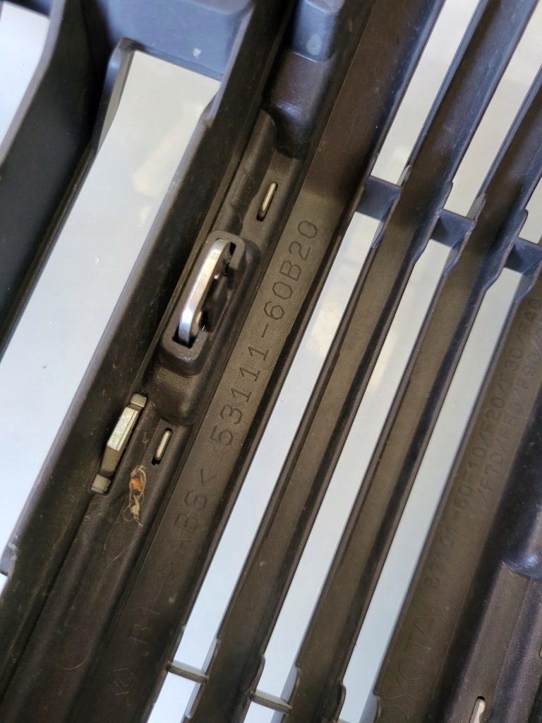 фото №12, Решётка радиатора решётка радиатора бампера toyota land cruiser 150 lift 53111-60c10