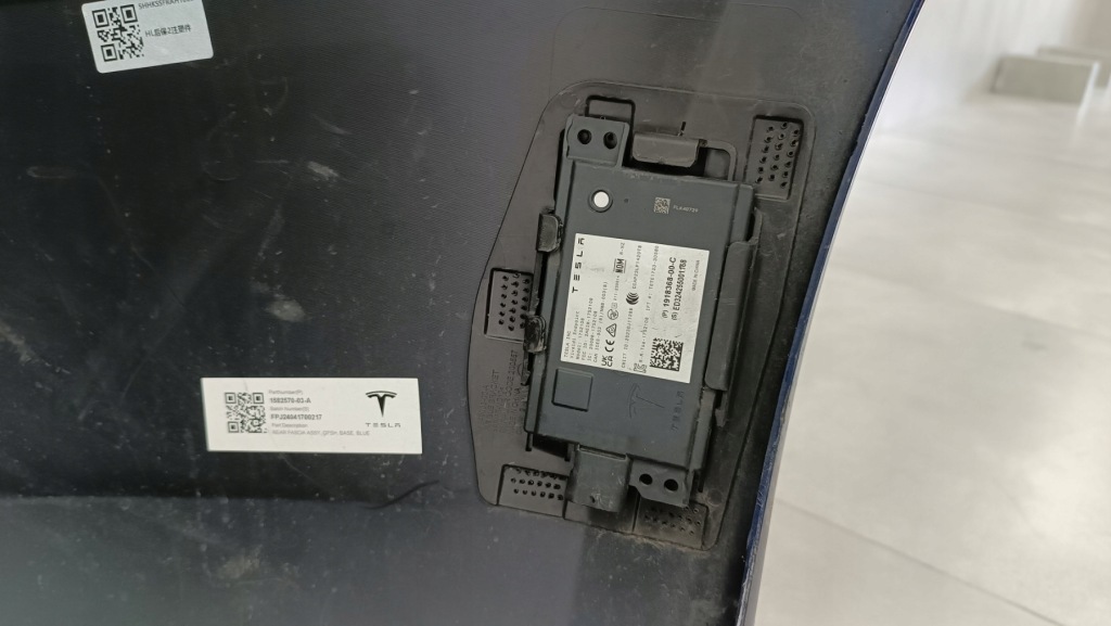 Бампер задній задній tesla model 3 iii highland рестайлінг  23- / + захист + лампи + Зі Шроту