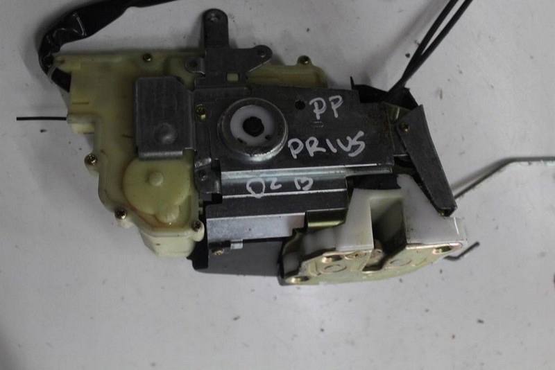 фото №2, Toyota prius 02 замок двері перед правий