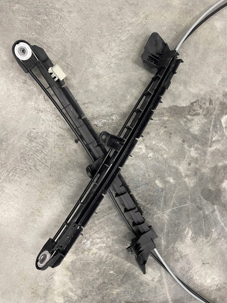 фото №4, Механизм шторка багажника a6 c8 оригинал