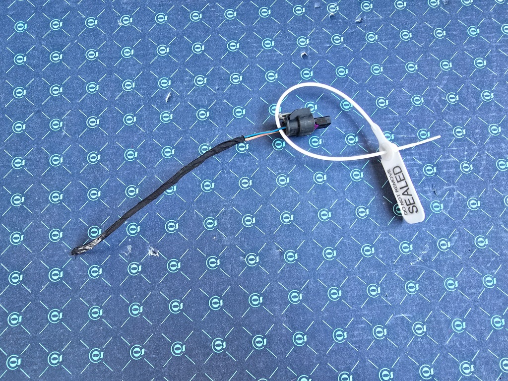 фото №1, Колодка штекер электропроводка bmw 1718644