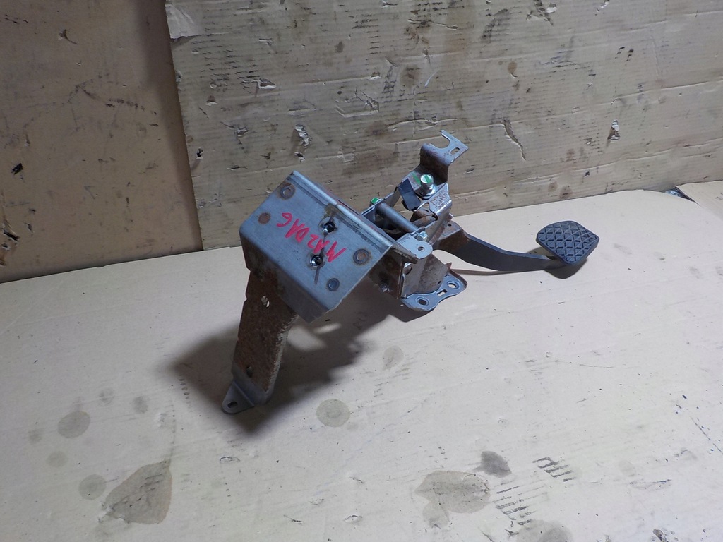 фото №4, Mazda 6 2.0 педаль тормоза