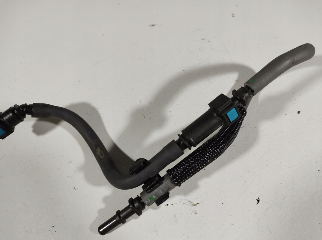 фото №6, Volvo v60 2.0 13r- wąż шланг пального