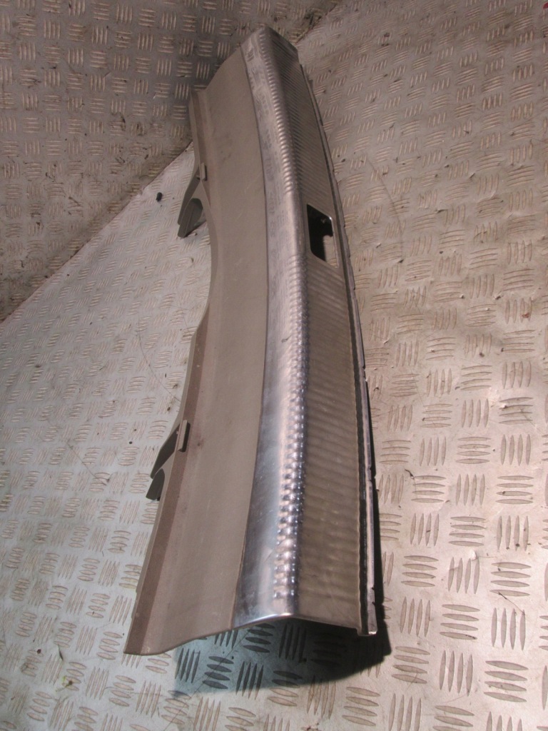 фото №1, Защита поперечина порог багажника 8t8864513 audi a5 8t 8t8 sportback 09-