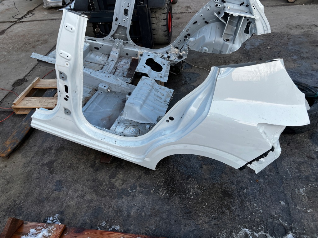 Купити Четвертина довга крило обшивка стовпчик  поріг лівий задній dacia sandero 3 3