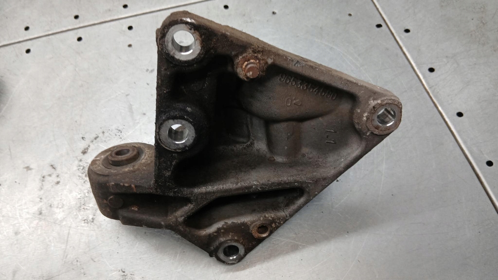 фото №1, Кронштейн двигуна citroen c4 picasso i 07r 9653354580