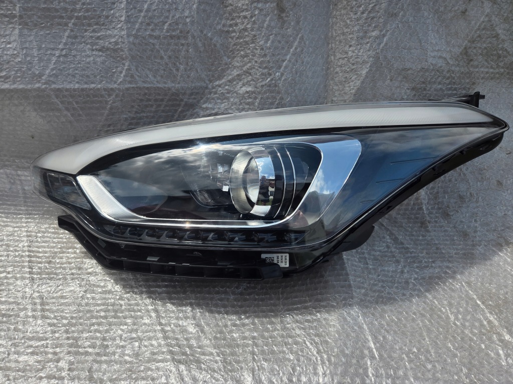 Купить Hyundai i20 фара перед левая led 92101-c8200 bdb