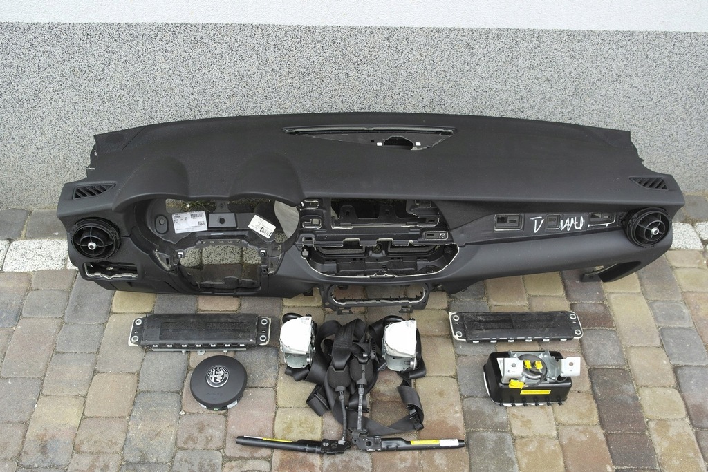 фото №1, Alfa romeo stelvio приборная панель консоль pulpit подушка безопасности usa