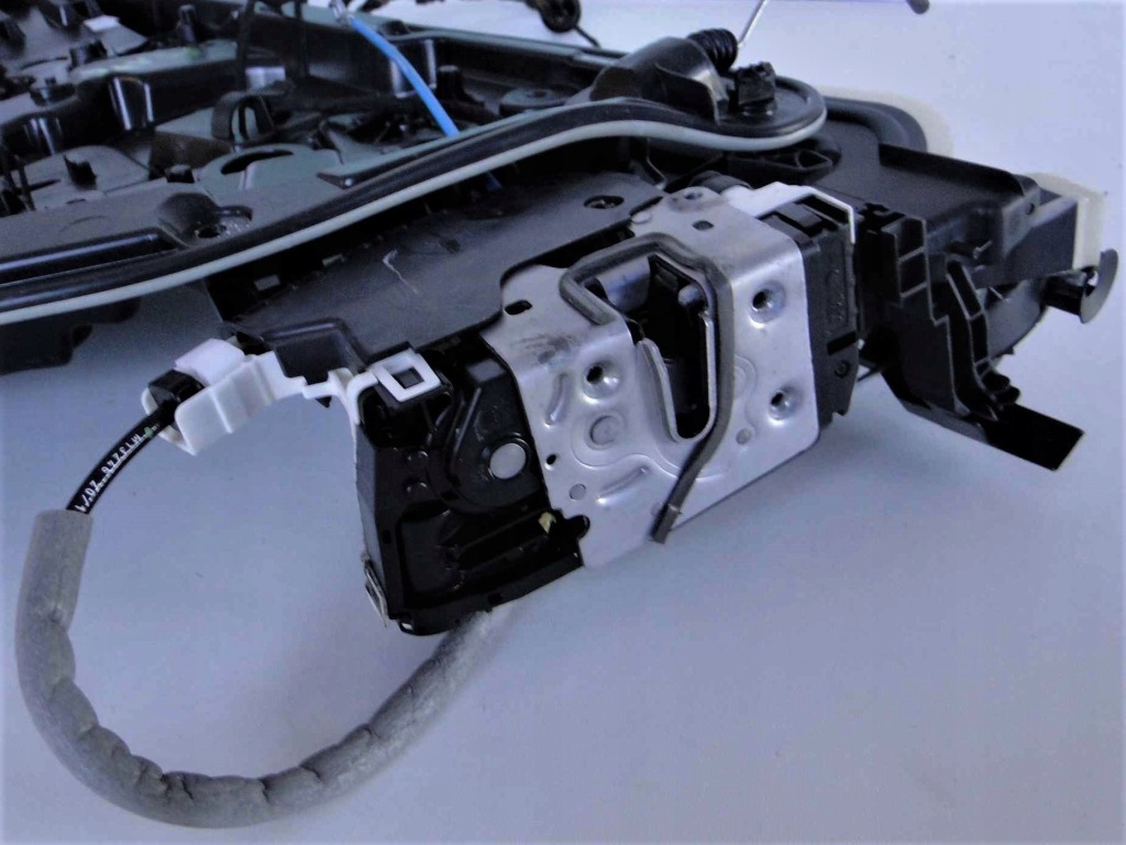 A w176 176 вкладыш подъемник замок дверь правое перед Цена