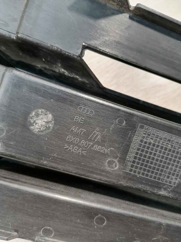 фото №9, Audi a1 решітка бампер правий перед 8x0807682a