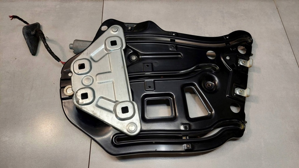 фото №1, Подъемник стекло левый задняя audi a4 b6 cabrio