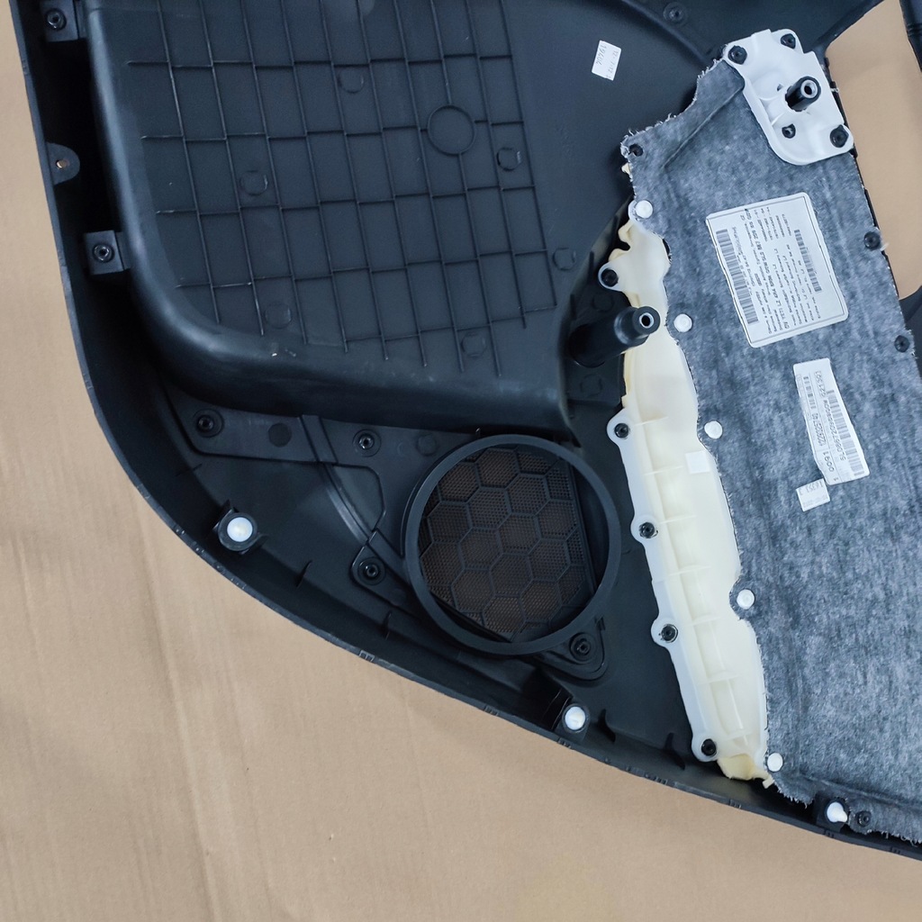 фото №8, Обивка обшивка дверь левый задняя skoda yeti