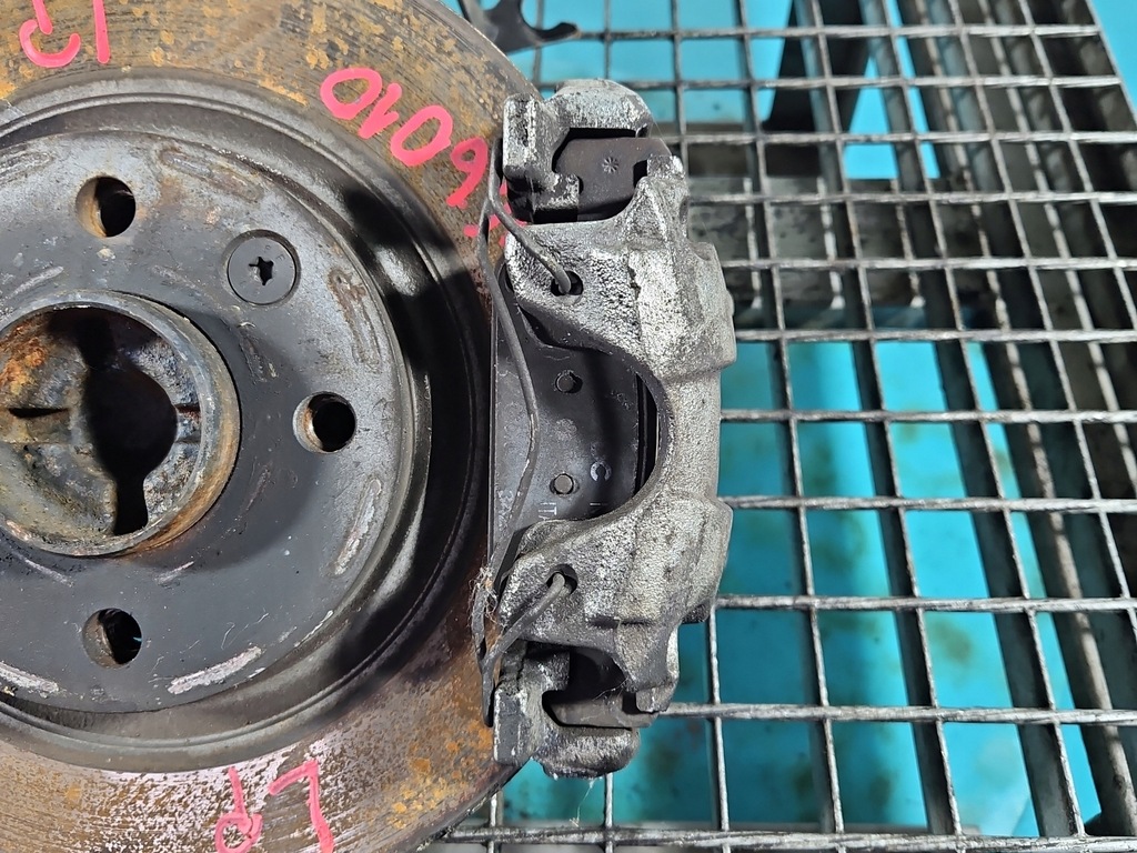 фото №1, Суппорт перед левый renault twingo iii 14-24 e-tech electric