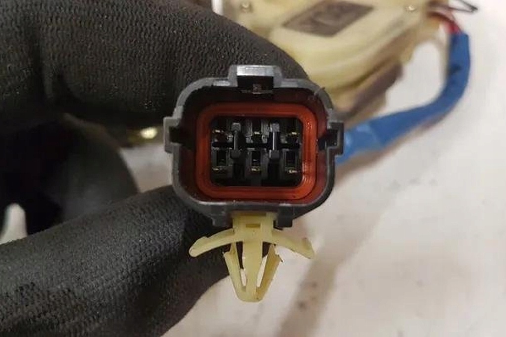 фото №8, Замок задніх правих двері kia sorento i jc 040818 2.5l дизель 103kw