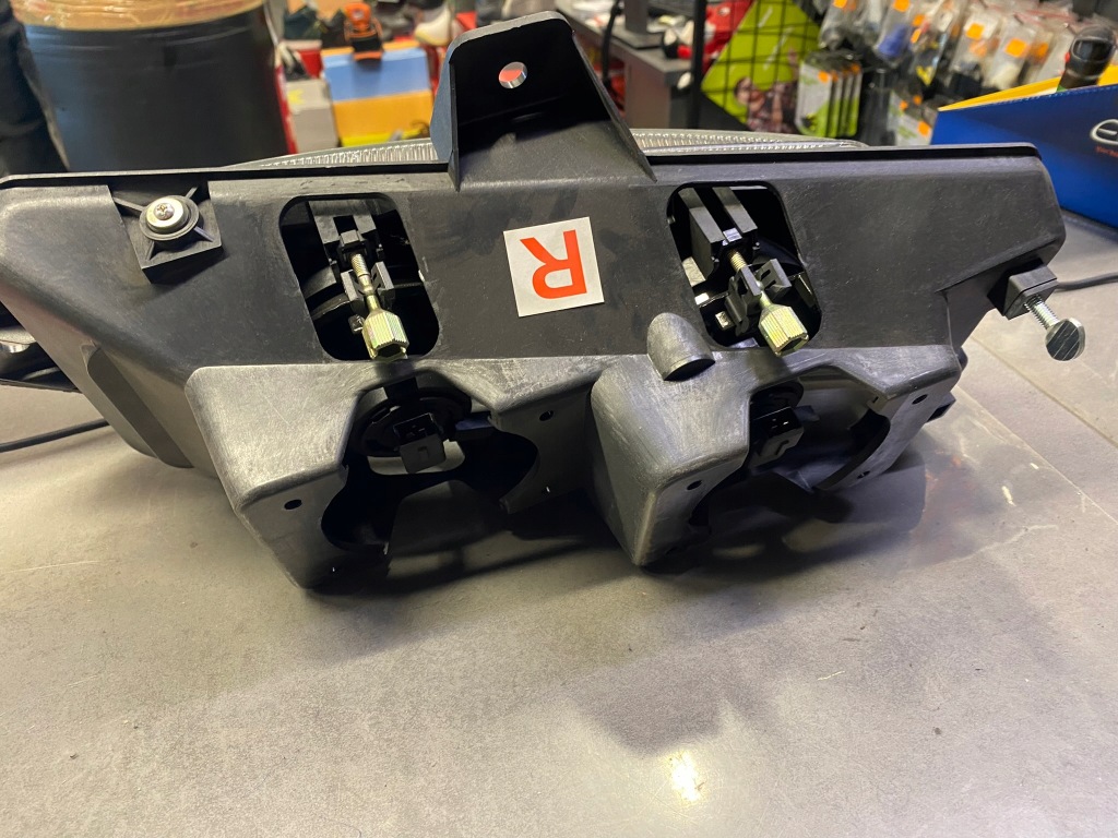 Фара протитуманна фара renault premium правий Ціна