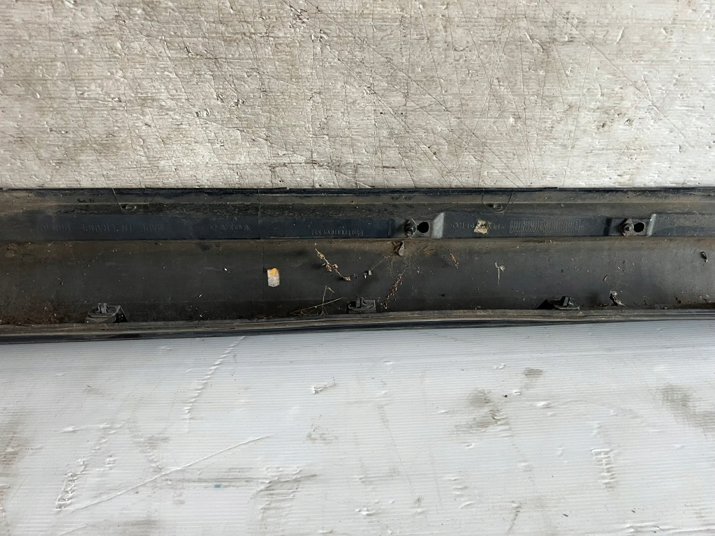 Накладка поріг порога  права volvo s60 2 31333005 Зі Шроту