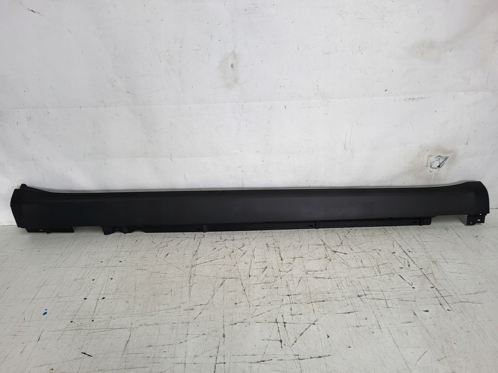 фото №1, Porsche macan молдинг порог правая порог правый