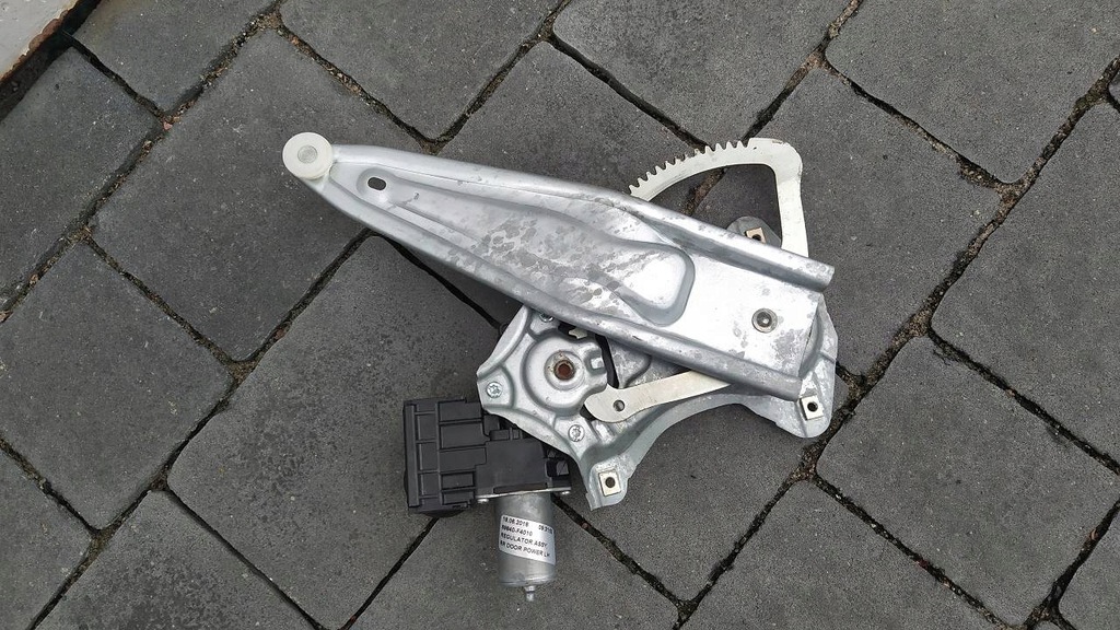 фото №1, Toyota c-hr 16- подъемник механизм дверь задняя левый