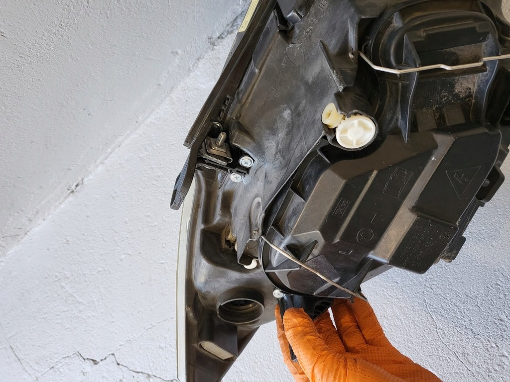 фото №8, Bmw 1 e87 e81 набор ремонтный крепления лампы левая