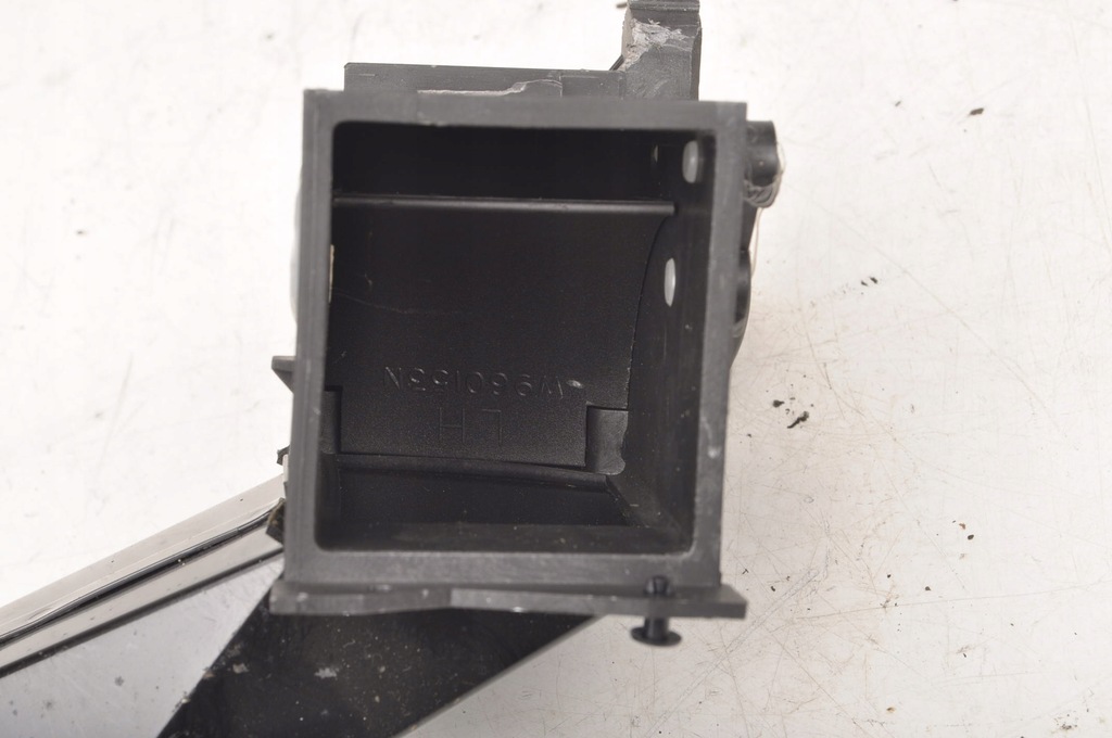 фото №4, Aston martin db7 5.9 труба воздухозаборник воздуха w960701l