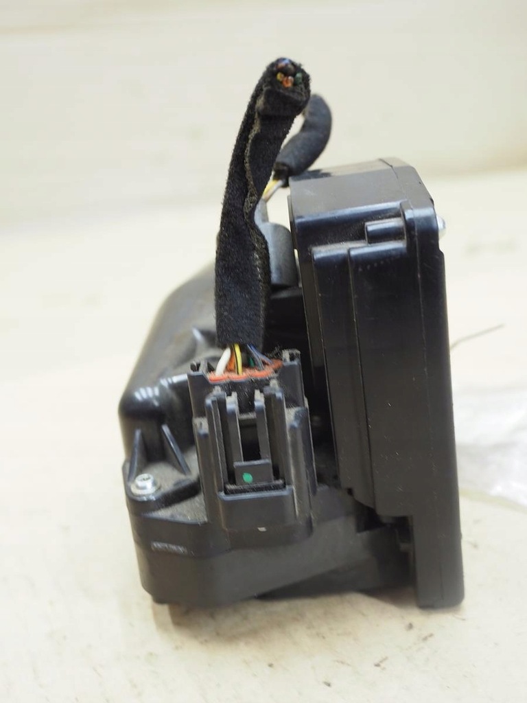 фото №12, Kia sedona carnival iii замок кришки 81230-4d100