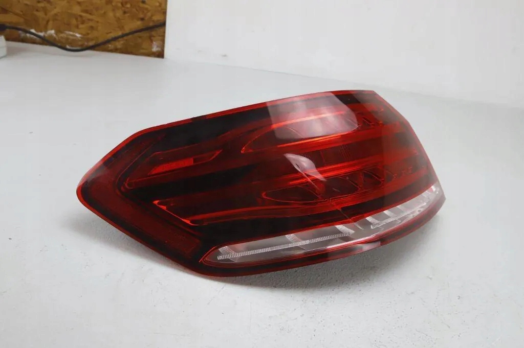 Фара левая задняя mercedes-benz e w212 a2129061303 2.2l дизель 125kw 2011 Киев