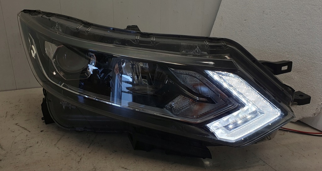 фото №1, Nissan qashqai ii 2 lift led лампа перед права eur