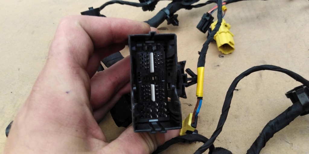 фото №3, Ferrari f8 электропроводка жгут дверь