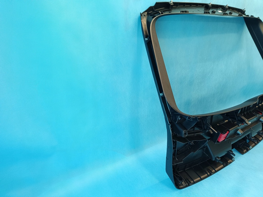 фото №8, Audi a4 b9 avant 2.0 tfsi 150kw 4x4 23r оббивка кришки багажника 8w9867979