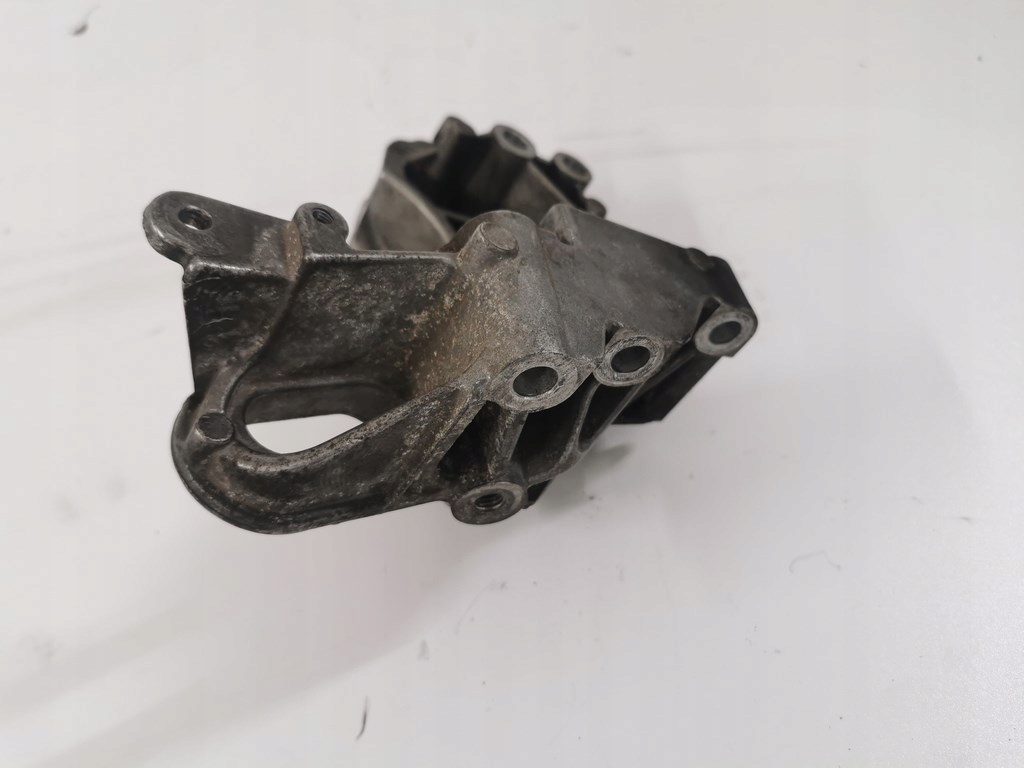 фото №7, Ford focus mk3 c-max mk2 1.6 eco. - кронштейн двигуна