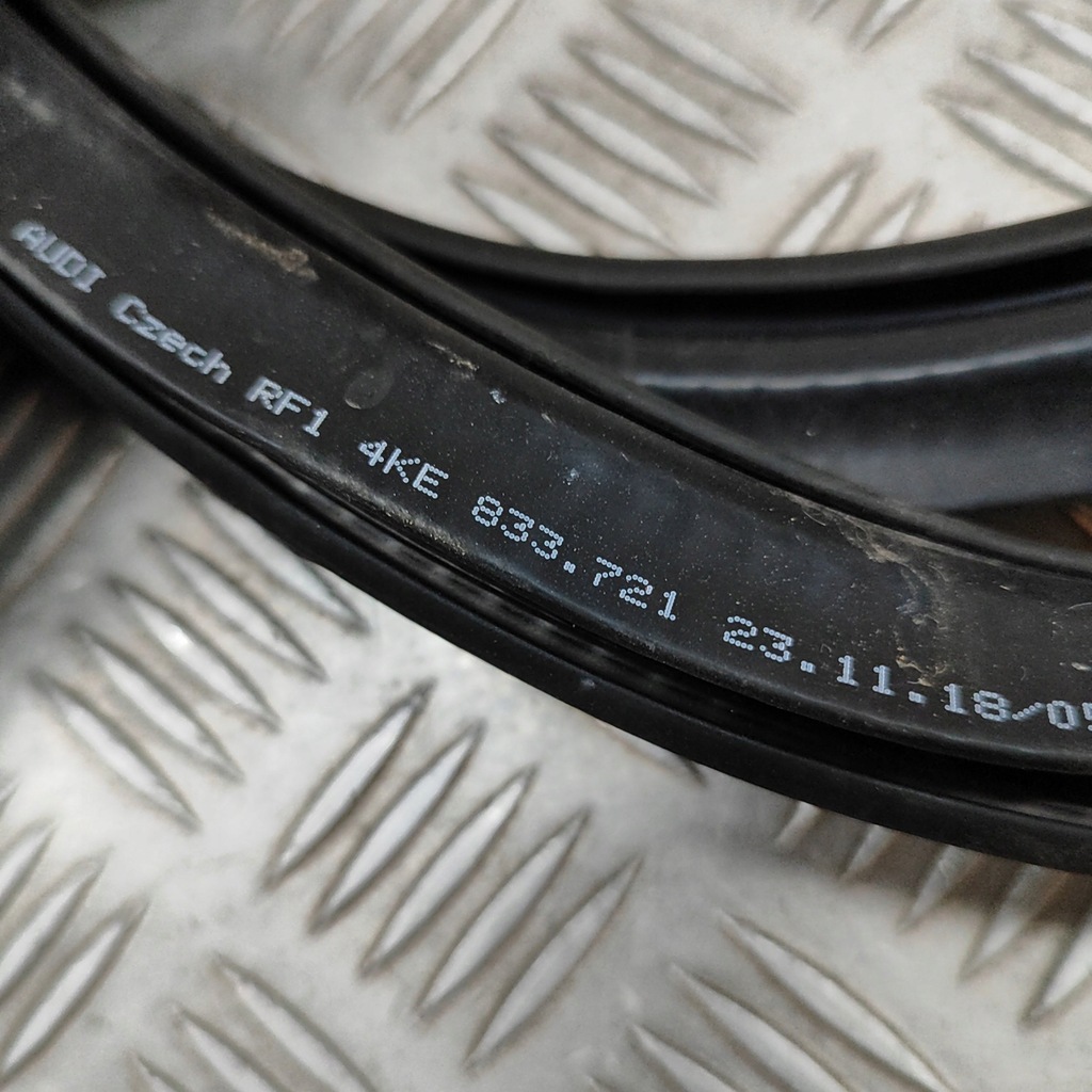 фото №6, Audi e-tron 2019 левая сторона резиновый прокладка дверь задних